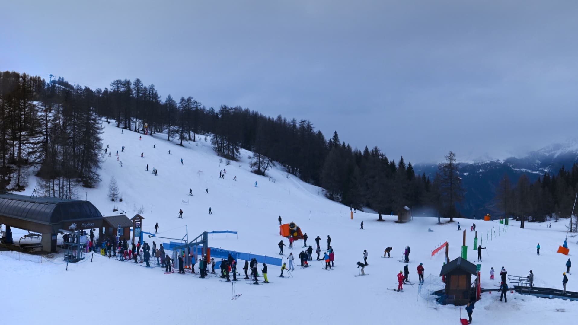 Le Clos du Serre enneigé, au domaine skiable du Pra Loup le 30 décembre 2022. Le Clos du Serre enneigé, au domaine skiable du Pra Loup le 30 décembre 2022.