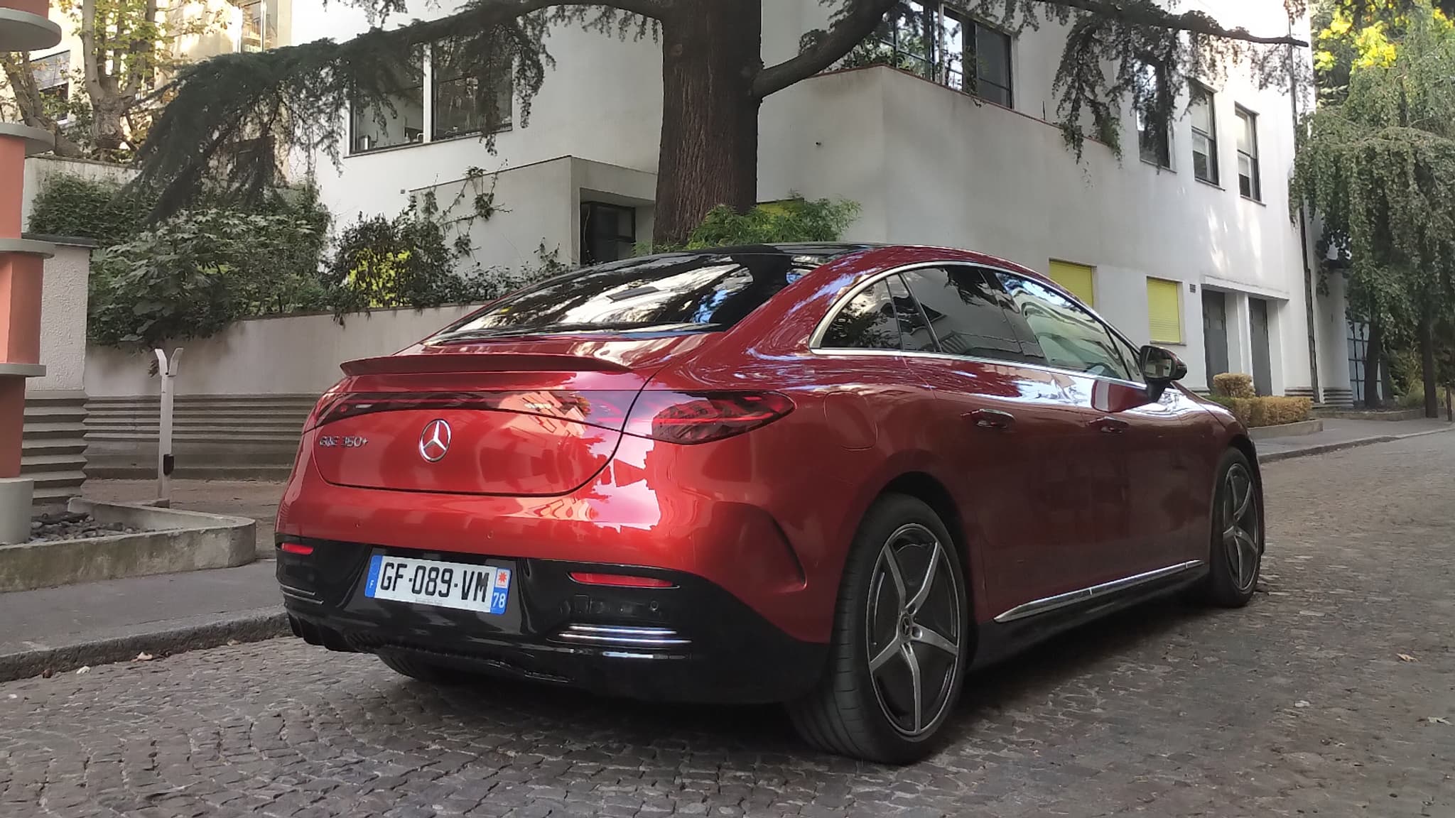Cette Mercedes EQE disposera dans les prochains mois de versions AMG, plus sportives. Cette Mercedes EQE disposera dans les prochains mois de versions AMG, plus sportives.