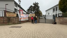 Les professeurs du collège Lezay-Marnésia en grève depuis ce lundi 11 novembre pour dénoncer la situation d'élèves sans-abris. 