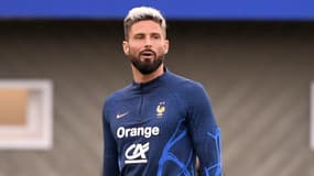 Olivier Giroud souriant à l'entraînement des Bleus
