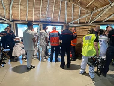 Les secours au zoo de la Barben après un impact de foudre ayant blessé plusieurs personnes le 14 mai 2025