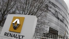 Direction et syndicats de Renault se rencontrent pour parvenir à la signature de l'accord sur la compétivité.