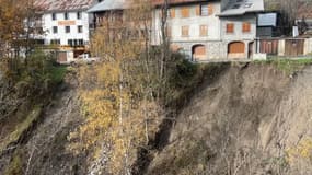 Un glissement de terrain s'est produit à Freissinières (Hautes-Alpes), samedi 4 novembre, après la crue du torrent de la Biaisse. 