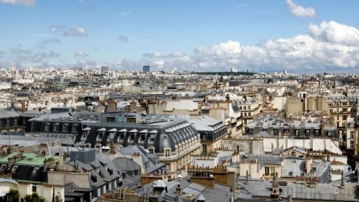 Les prix de l'immobilier à Paris devraient baisser sous la barre des 8.000 euros le mètre carré, selon les notaires. 
