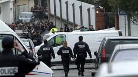 Devant le collège-lycée juif Ozar Hatorah de Toulouse, lundi dernier, après le meutre de quatre personnes dont trois enfants. Une copie d'une partie des vidéos tournées par Mohamed Merah au cours de ses tueries a été envoyée au siège français de la chaîne