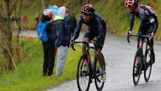 Le Colombien Egan Bernal, en tête, dans la montée vers Sestola, en Emilie-Romagne, terme de la 4e étape du Tour d'Italie, le 11 mai 2021 