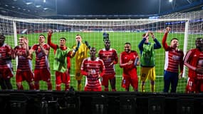 Les joueurs de Brest fêtent leur victoire contre le Sturm Graz pour le premier match en Ligue des champions de leur histoire