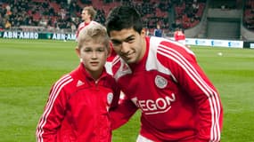 Matthijs De Ligt, enfant, avec Luis Suarez