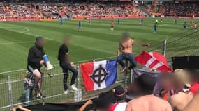Le drapeau avec la croix celtique dans le parcage de Reims