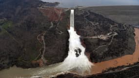 Une vue aérienne du barrage d'Oroville, le 13 février 2017.