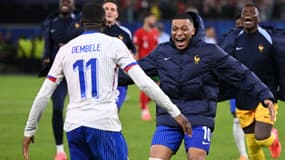 Ousmane Dembélé et Kylian Mbappé célèbre un but de la France, le 5 juillet 2024