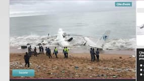 L'avion qui s'est écrasé samedi matin peu après son décollage d'Abidjan.