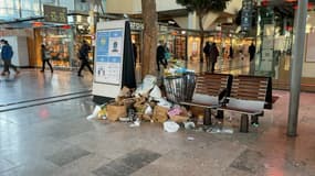 Les agents de nettoyage de la gare Saint-Charles à Marseille sont en grève depuis une semaine.