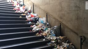 Des déchets déversés à la station Trocadéro