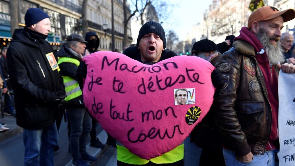 Un manifestant lors d'une manifestation contre la réforme des retraites, à Paris le 7 février 2023.