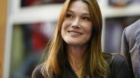 « J'enrage de ne pas pouvoir m'exprimer », dit Carla Bruni.