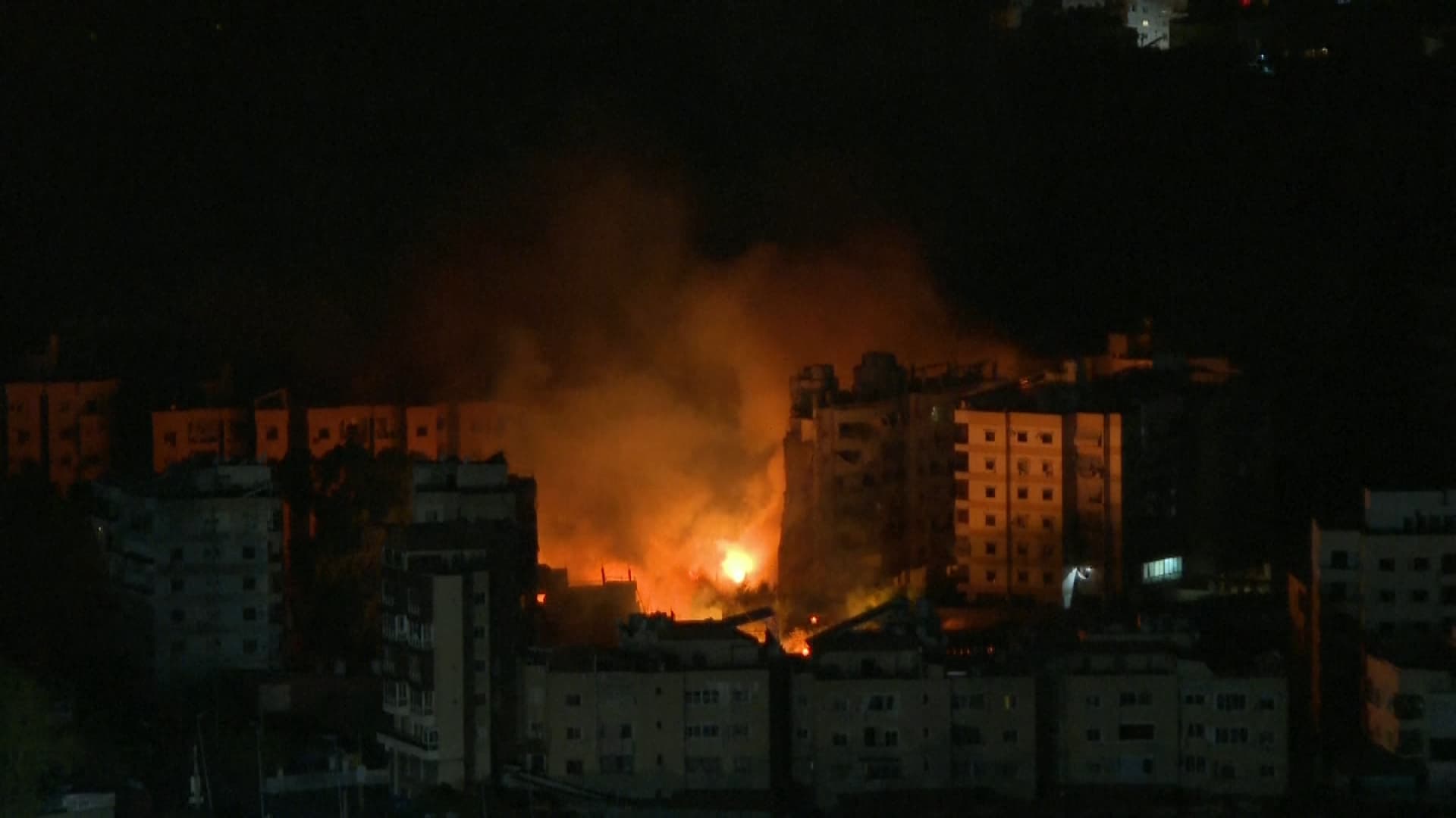 Un ensemble d'immeubles a été détruit dans des frappes israéliennes dans la banlieue sud de Beyrouth ce mercredi 23 octobre 2024
