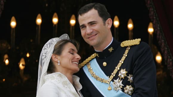 Le prince des Asturies et son épouse Letizia le jour de leurs noces, en 2004. Le prince des Asturies et son épouse Letizia le jour de leurs noces, en 2004.