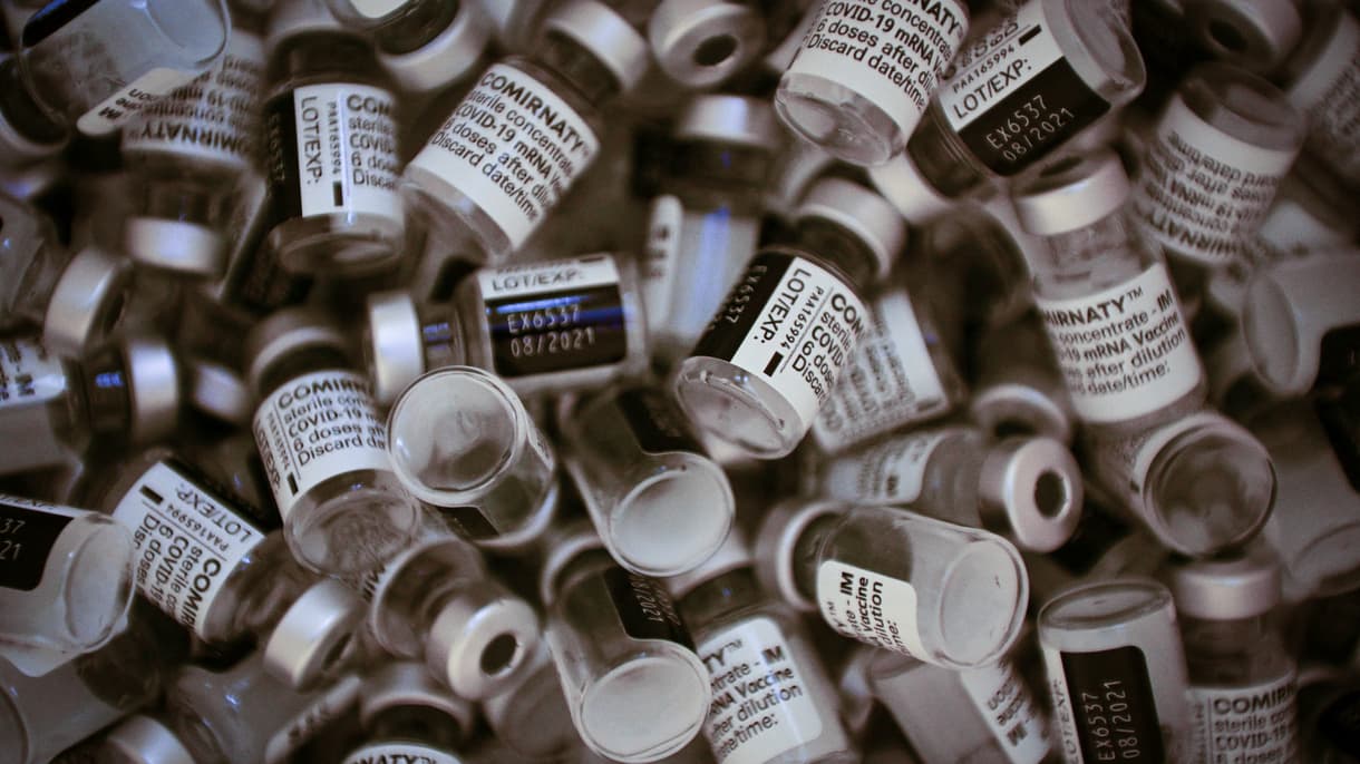 EN DIRECT - en France, 20% de la population majeure a désormais reçu deux doses de vaccin