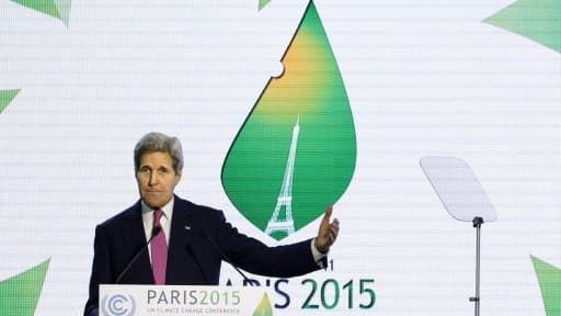 Le Secrétaire d'Etat John Kerry  lors d'une conférence de presse le 9 décembre 2015 au Bourget