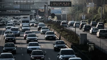 Les bouchons sont nombreux ce vendredi en Ile-de-France (illustration).