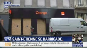 Gilets jaunes: Saint-Etienne se barricade avant la mobilisation