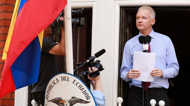 Julian Assange a invité dimanche à Londres Barack Obama à lever "la chasse aux sorcières" ouverte par les Etats-Unis à l'encontre de WikiLeaks. L'ancien "hacker" australien, menacé d'arrestation sur le sol britannique à la suite d'une demande d'extraditio