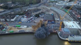 Image partagée par la police du Norfolk montrant le moment où une bombe datant de la Seconde Guerre mondiale a explosé dans la ville de Great Yarmouth.