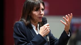 La candidate Socialiste à la présidentielle Anne Hidalgo, le 18 février 2022 à Bourbriac, en France