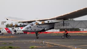 L'avion Solar Impulse 2 contraint de rester à l'aéroport d'Hawaï pour plusieurs mois.