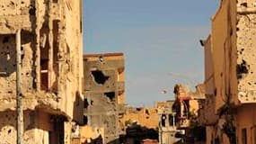La rue où se cachait Mouammar Kadhafi, à Syrte, jusqu'à jeudi. L'Otan ignorait que l'ex-dirigeant libyen se trouvait dans l'un des véhicules du convoi dont l'aviation alliée à bloqué la progression jeudi matin en touchant 11 des 75 véhicules qui le formai