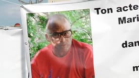 A Marignane, des photos de Jacques Blondel, le retraité tué jeudi en tentant d'intercepter des malfaiteurs, sont affichées dans toute la ville, avant la marche blanche lundi soir.