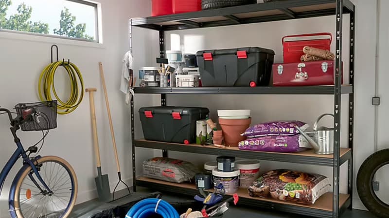 Cette étagère en métal fait un véritable carton sur le site de Castorama