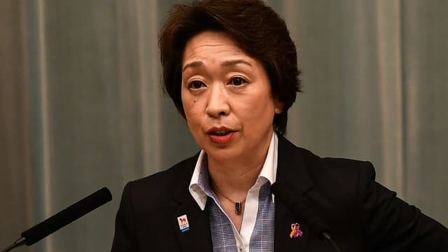 Seiko Hashimoto, alors ministre chargée des Jeux olympiques et paralympiques, donne une conférence de presse à Tokyo le 17 septembre 2020