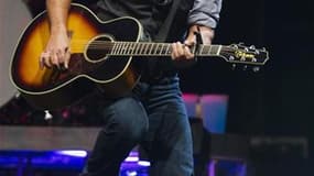 Le chanteur américain Bruce Springsteen interprétera la semaine prochaine certains de ses morceaux lors de rassemblements en faveur de Barack Obama en Iowa et dans l'Ohio. /Photo prise le 19 septembre 2012/REUTERS/Lucas Jackson