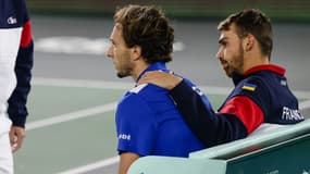 Benjamin Bonzi, Sébastien Grosjean et Arthur Rinderknech avec l'équipe de France de tennis, à Hambourg le 15 septembre 2022