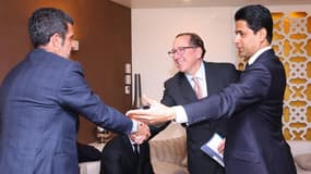Le dirigeant de l'OL John Textor avec le président du PSG Nasser Al-Khelaïfi avant la demi-finale retour de Ligue des champions, 7 mai 2025