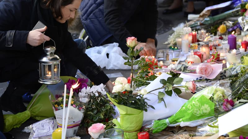 Les Parisiens rendent hommage aux victimes des attaques du 13 novembre.