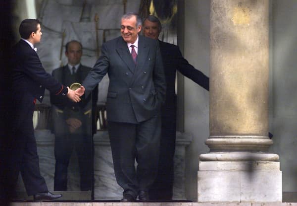 Retrouvailles. Au lendemain de sa déclaration de candidature, Philippe Séguin va à l'Elysée pour discuter avec Jacques Chirac, le 1er avril 2000. Les deux ne s'étaient pas adressé la parole depuis près d'un an. Retrouvailles. Au lendemain de sa déclaration de candidature, Philippe Séguin va à l'Elysée pour discuter avec Jacques Chirac, le 1er avril 2000. Les deux ne s'étaient pas adressé la parole depuis près d'un an.