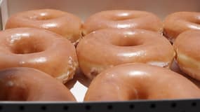 Des donuts dans leur boite (image d'illustration)