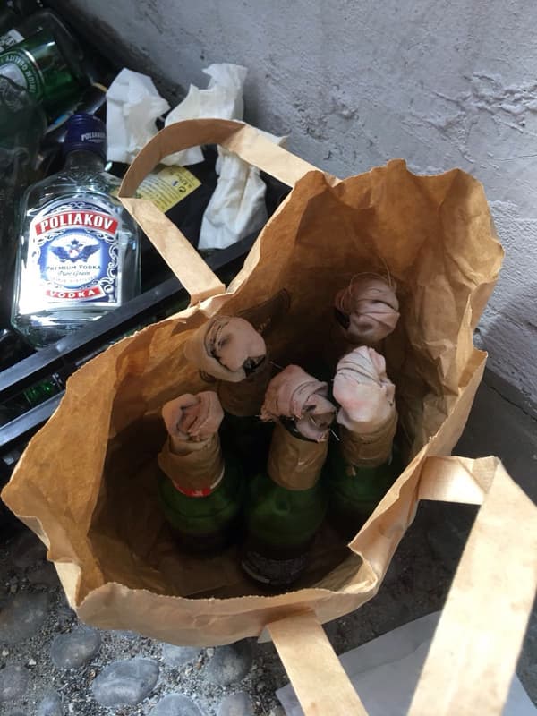 Photo des cocktails molotov retrouvés dans l'enceinte de l'université de Tolbiac.