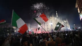 Les Italiens en folie sur la Piazza del Duomo