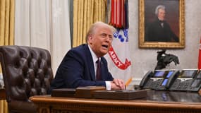 Le président américain Donald Trump après avoir signé des décrets dans le bureau ovale de la Maison Blanche à Washington, le 23 janvier 2025.