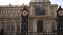 Un portrait géant de Nelson Mandela a été déployé sur le ministère des Affaires étrangères.