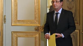 Une dizaine d'élus socialistes demandent à François Hollande de remettre "l'agenda économique et social" en tête de ses priorités.