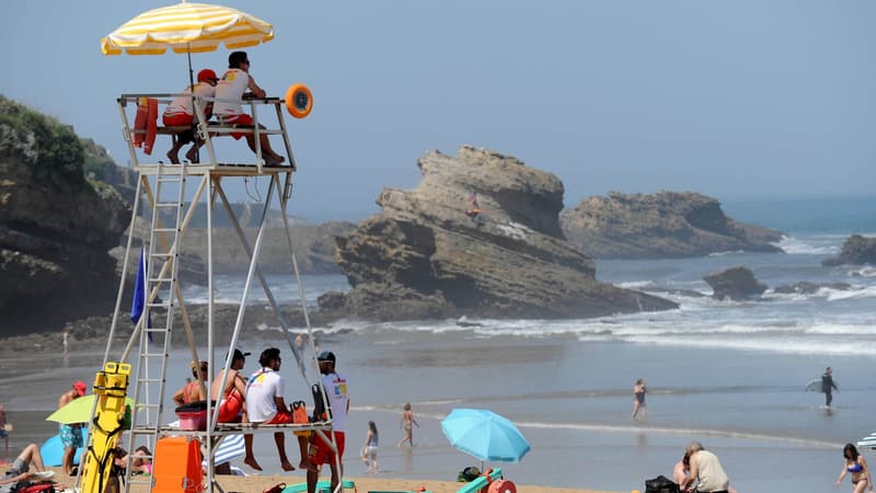 Des secouristes surveillent la plage de Biarritz (illustration). 