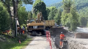 Dans la semaine du 17 juin, les Ecrins ont subit un grand nombre de dégâts à la suite des intempéries. Si les travaux d’urgence commencent dans certains lieux comme Vallouise-Pelvoux, les élus locaux somment l’Etat français de verser les aides promises. 