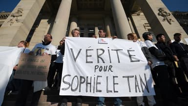 Un rassemblement devant le tribunal de Strasbourg en faveur de Sophie Le Tan le 5 octobre 2018.