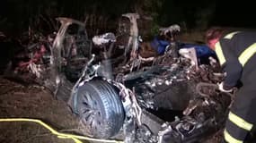 Etats-Unis: deux passagers tués dans l'accident d'une Tesla apparemment sans conducteur 