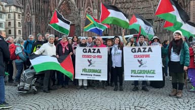 Plusieurs dizaines de personnes ont marché de Strasbourg à Obernai le 9 mars 2024 pour demander un cessez-le-feu à Gaza.